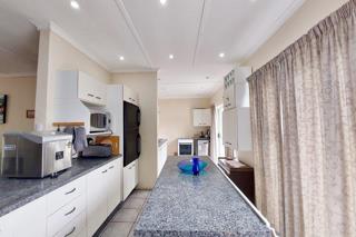 4 Bedroom Property for Sale in Paradise Beach Eastern Cape